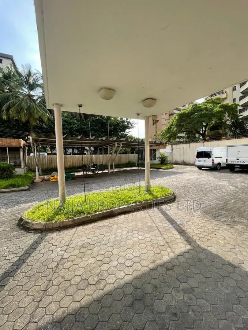 20 Rooms Villa House for Commercial Use in Victoria Island in Ligali Ayorinde