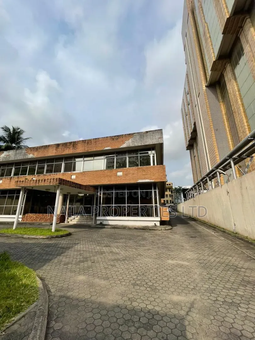 20 Rooms Villa House for Commercial Use in Victoria Island in Ligali Ayorinde