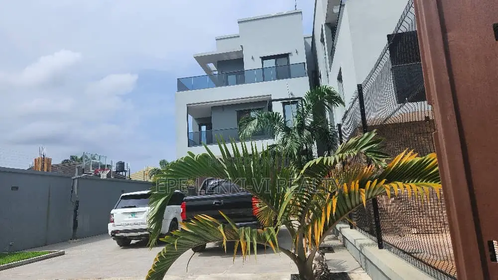 Furnished 10bdrm Mansion in Ikeja GRA for sale in Ikeja GRA