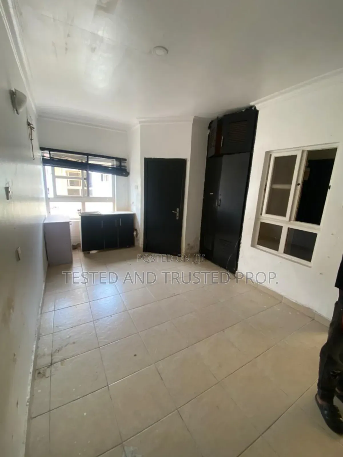 Studio Apartment in Bouillon Court, Chevron for rent in Chevron