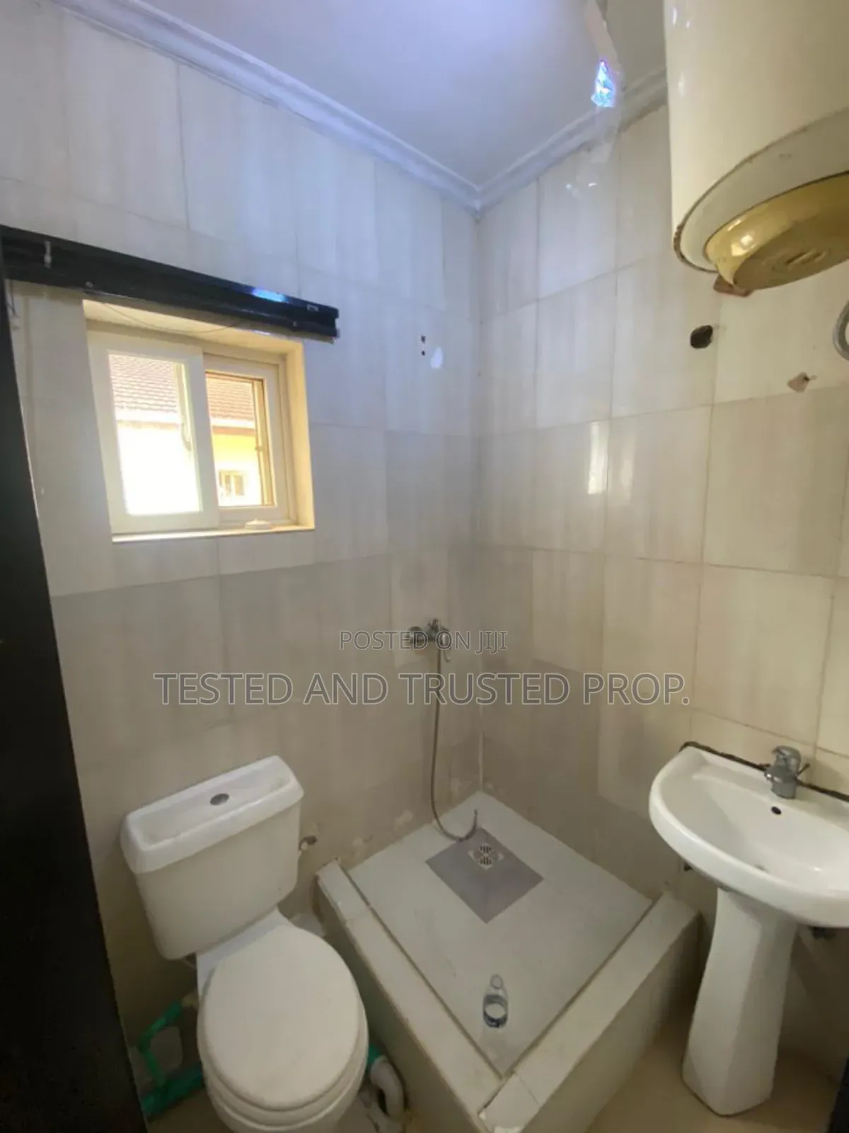 Studio Apartment in Bouillon Court, Chevron for rent in Chevron