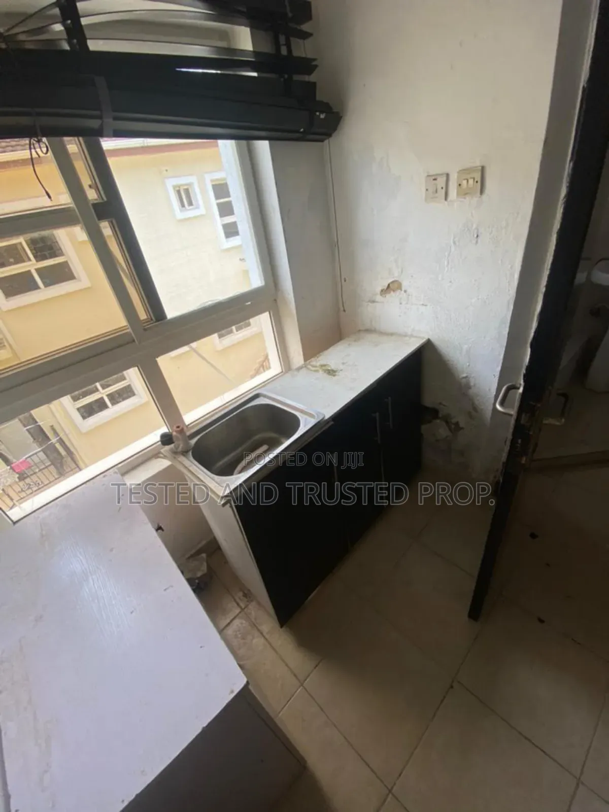 Studio Apartment in Bouillon Court, Chevron for rent in Chevron