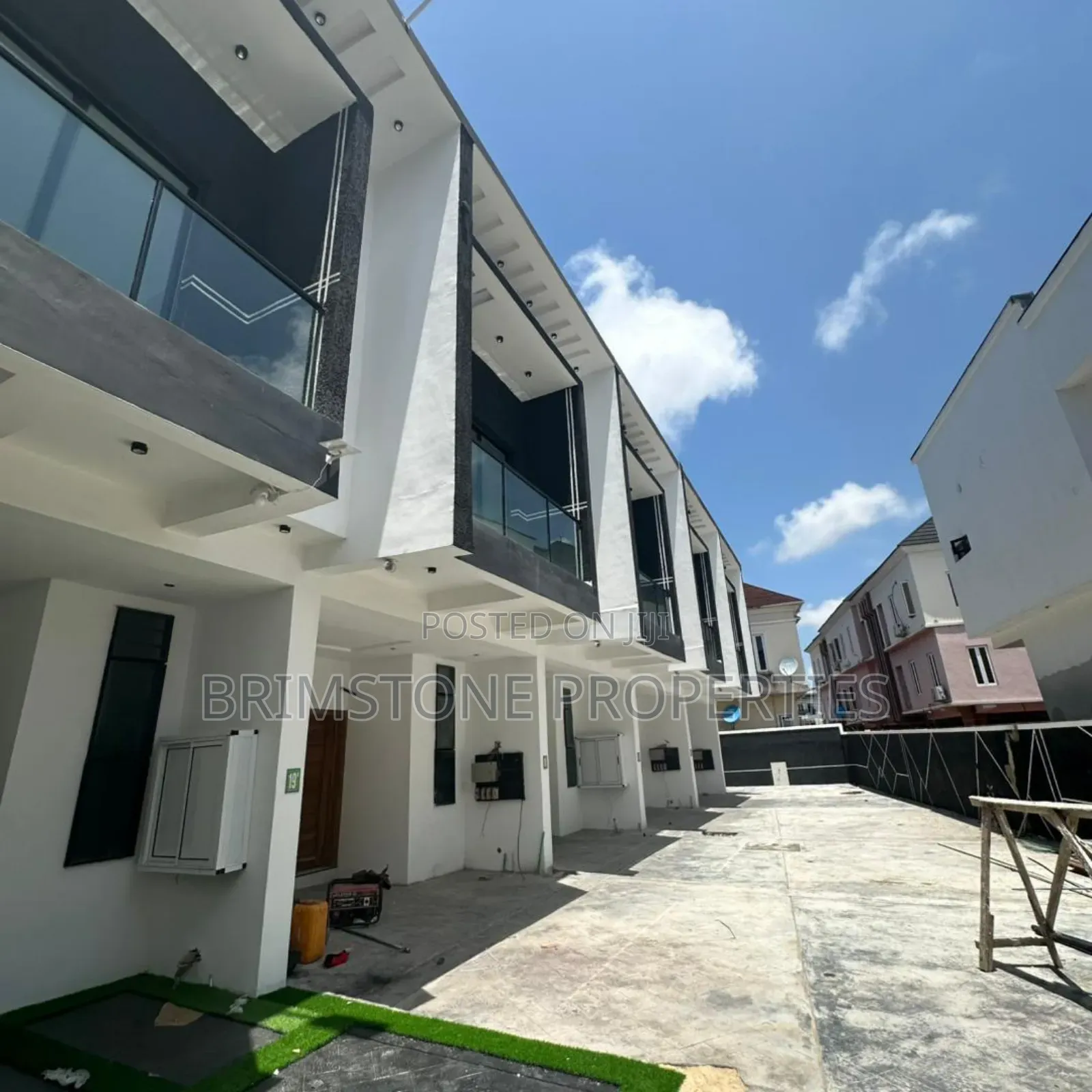 Furnished 4bdrm Duplex in Chevron for sale in Chevron