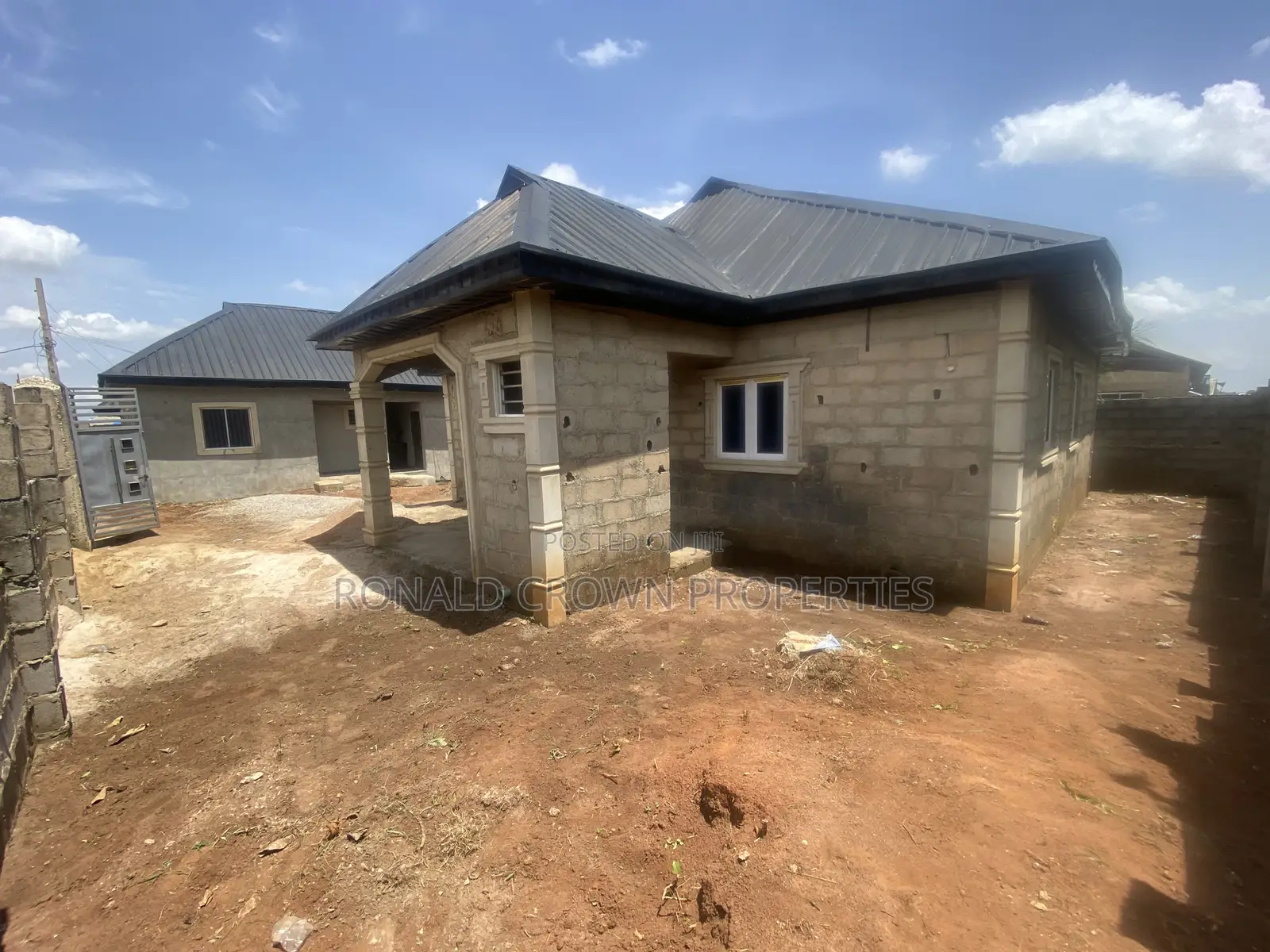 3bdrm Bungalow in Adamo for sale in Adamo