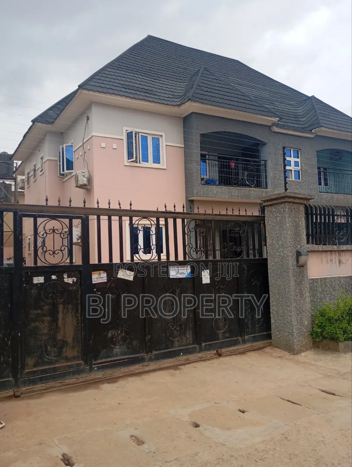 8bdrm Block of Flats in Hill View, Kubwa for sale in Kubwa