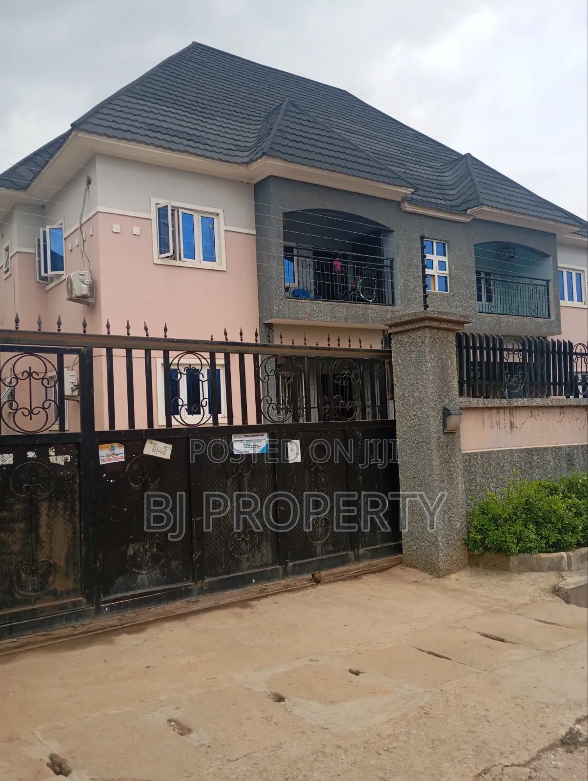 8bdrm Block of Flats in Hill View, Kubwa for sale in Kubwa