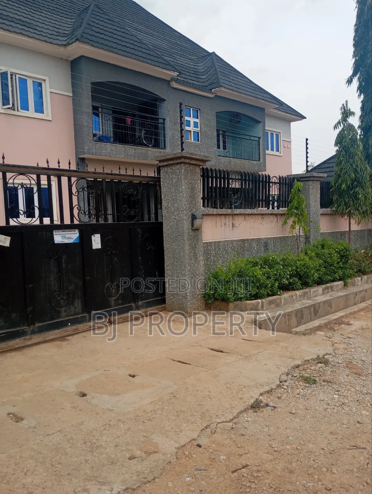 8bdrm Block of Flats in Hill View, Kubwa for sale in Kubwa
