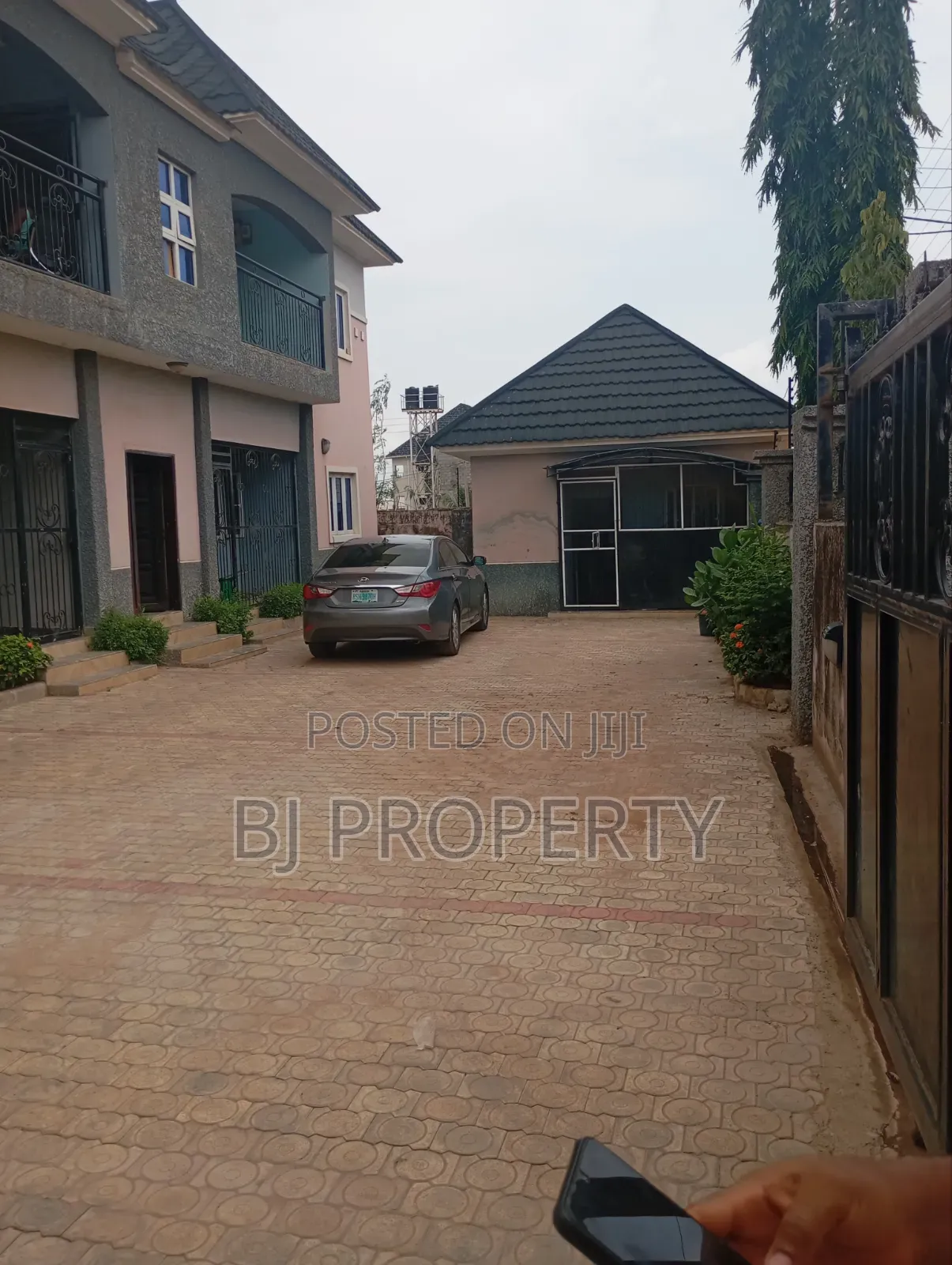 8bdrm Block of Flats in Hill View, Kubwa for sale in Kubwa