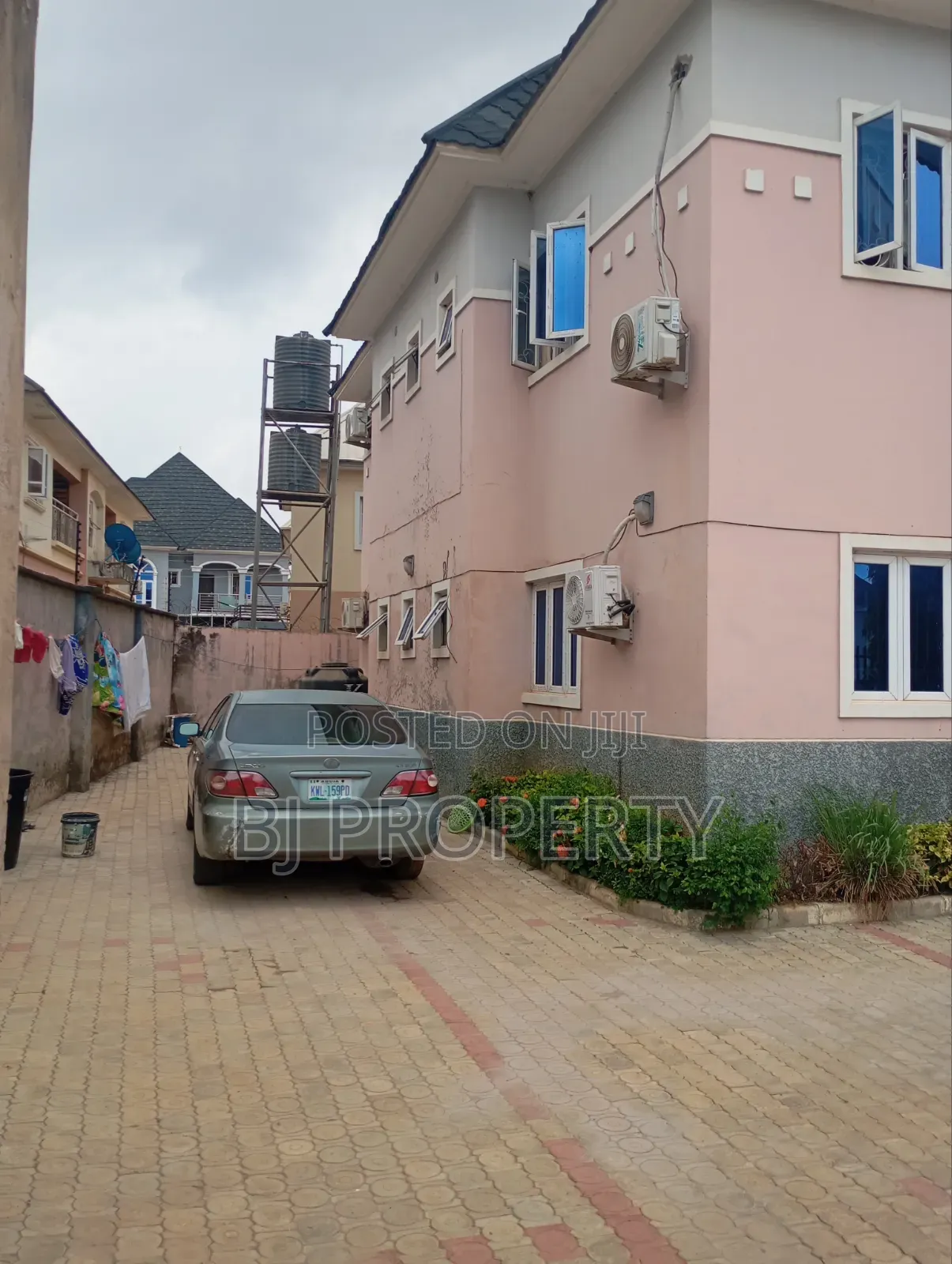 8bdrm Block of Flats in Hill View, Kubwa for sale in Kubwa