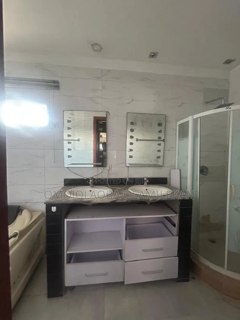 5bdrm Duplex in Lekki Phase 1 for rent in Lekki Phase 1