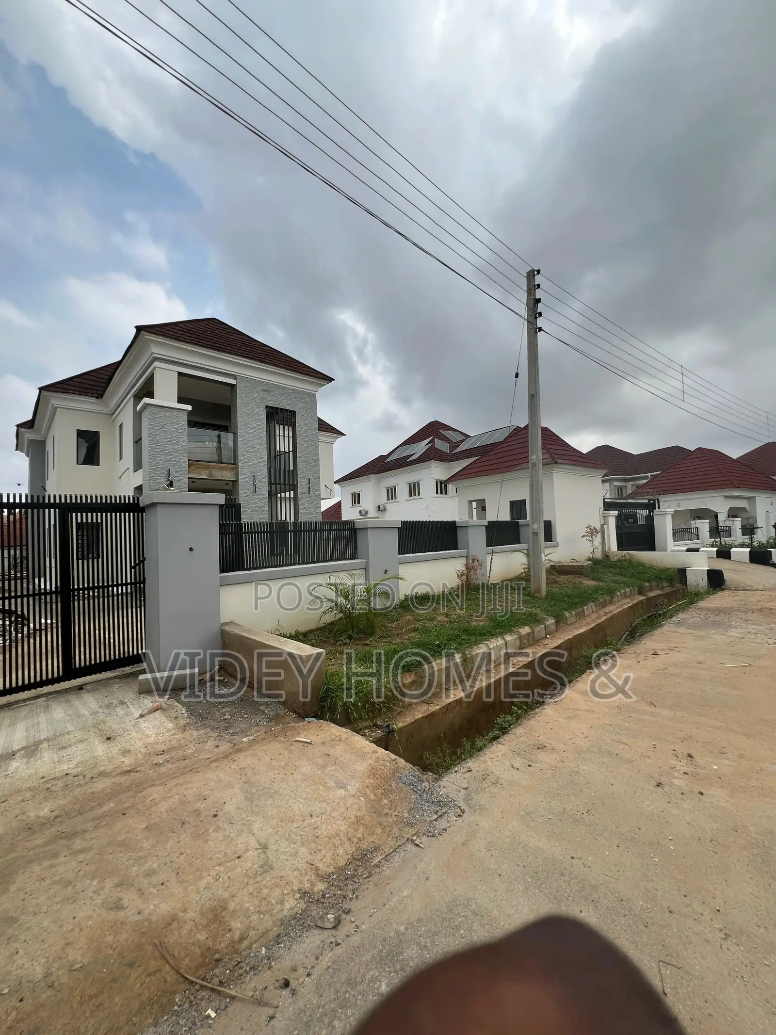 5bdrm Duplex in Basic Estate, Lokogoma for sale in Lokogoma