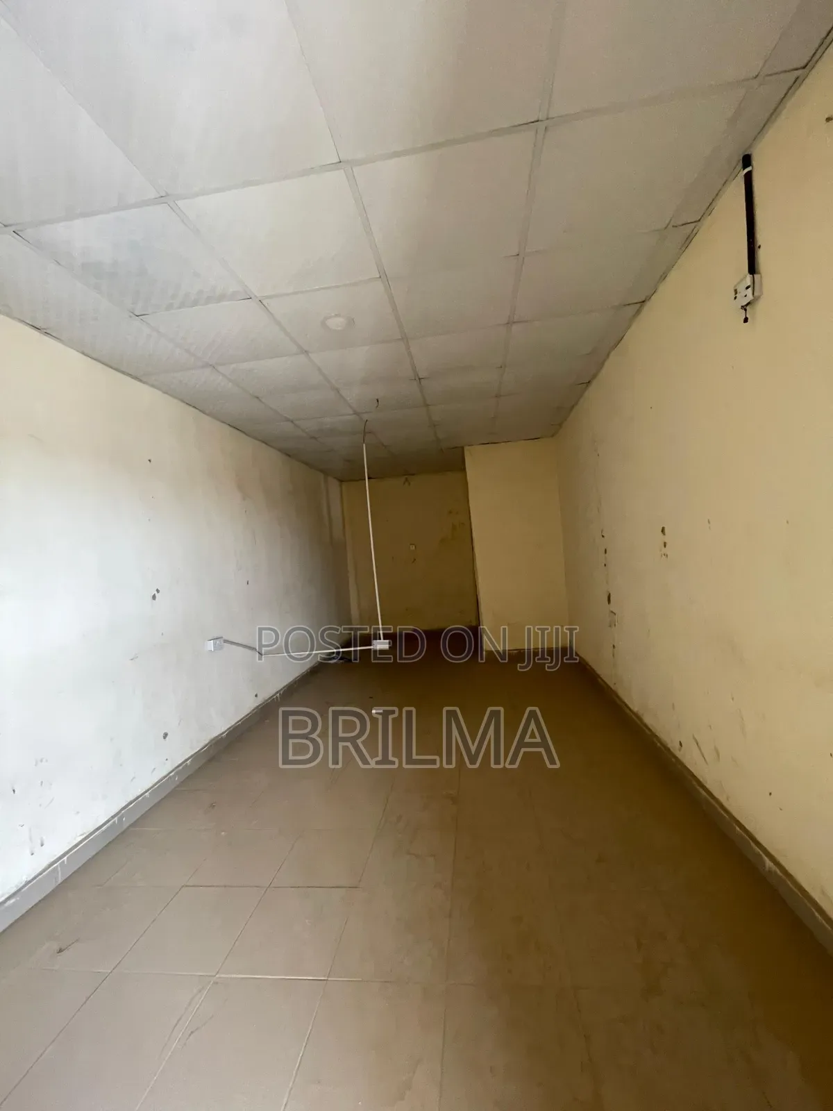 24sqm Shop and Office Space in Lugbe for Sale in FHA