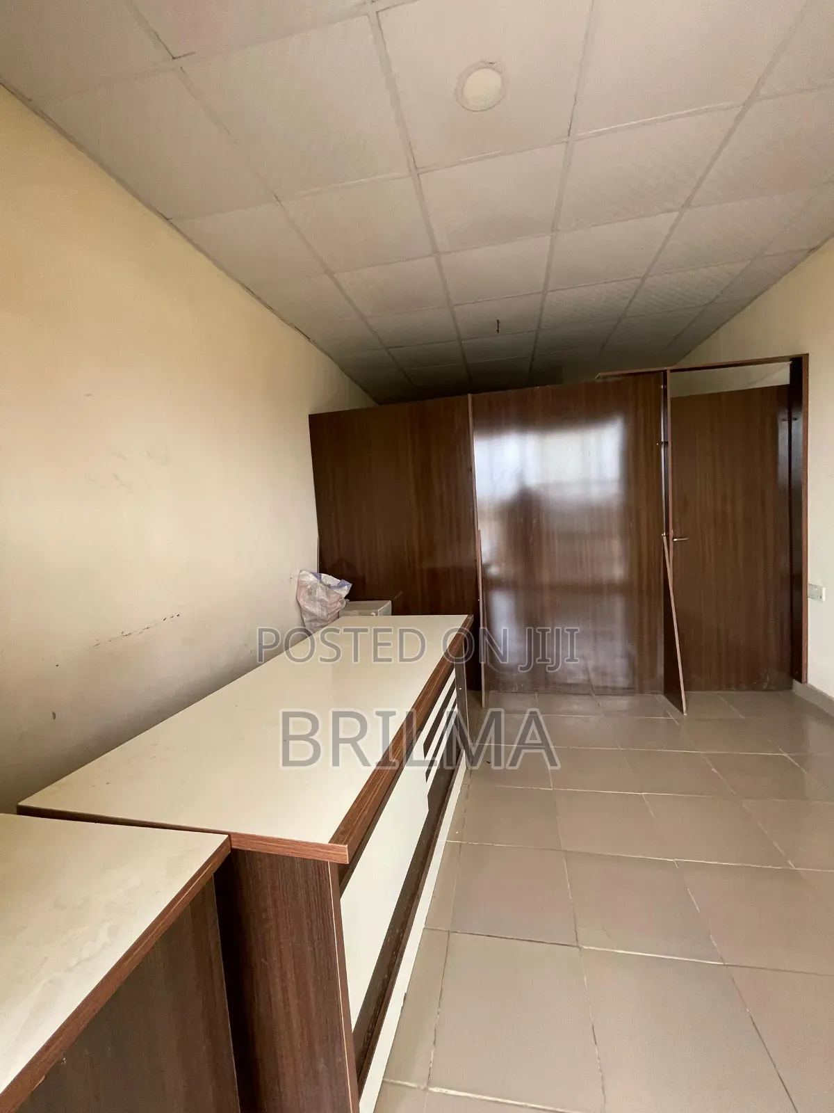 24sqm Shop and Office Space in Lugbe for Sale in FHA