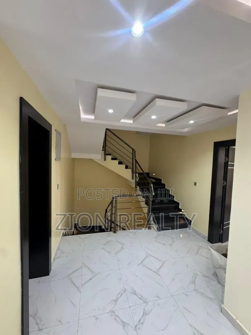 4bdrm Townhouse / Terrace in Jakande for rent in Jakande