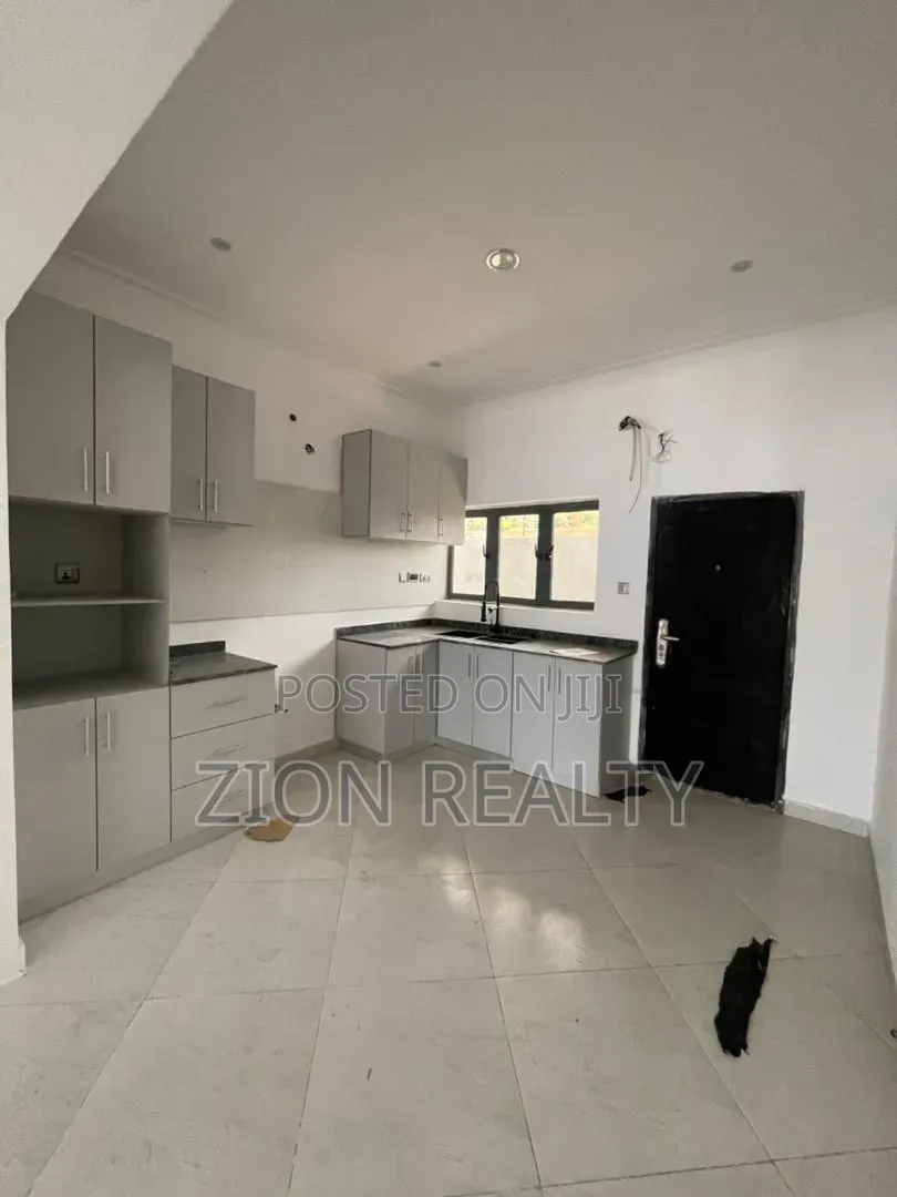 3bdrm Duplex in Chevron Drive for rent in Chevron