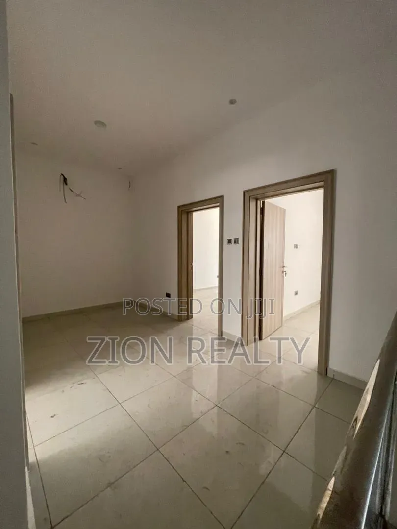 3bdrm Duplex in Chevron Drive for rent in Chevron