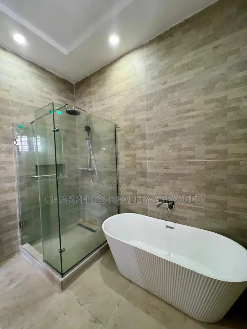 4bdrm Duplex in Off Lekki-Epe Expressway for sale in Off Lekki-Epe Expressway