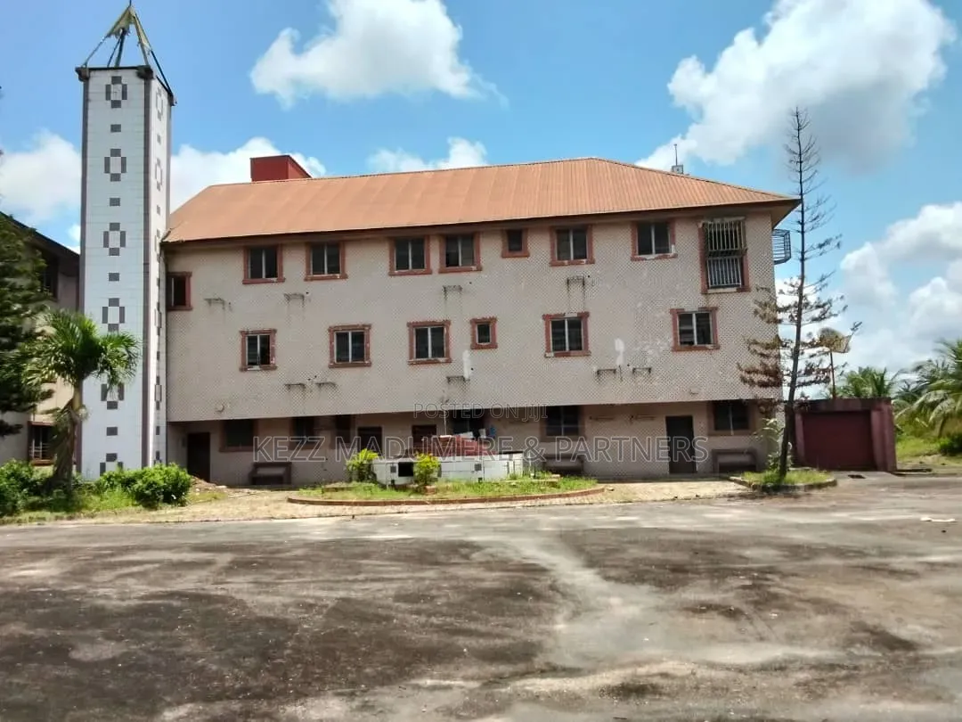 For Sale : Non Functional Const. Company Yard , Uyo, Akwa Ibom State in Uyo