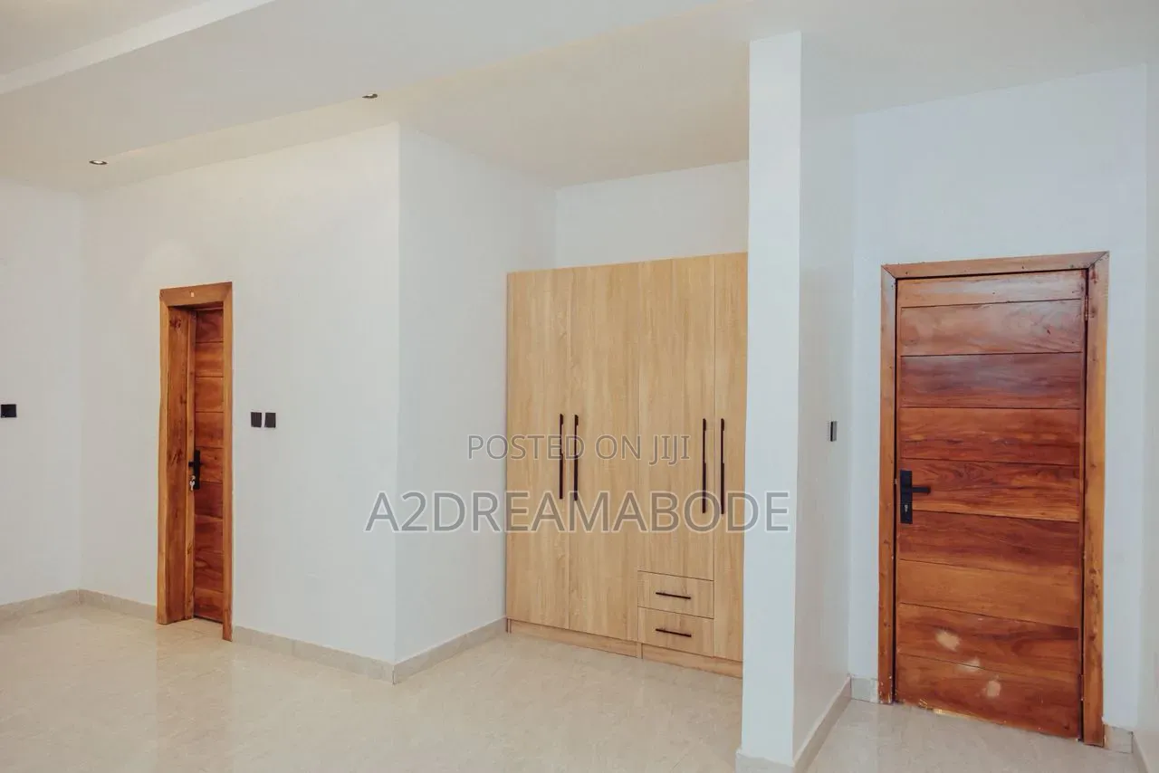 5bdrm Duplex in Magodo Phase 2 for sale in GRA Phase 2 Shangisha