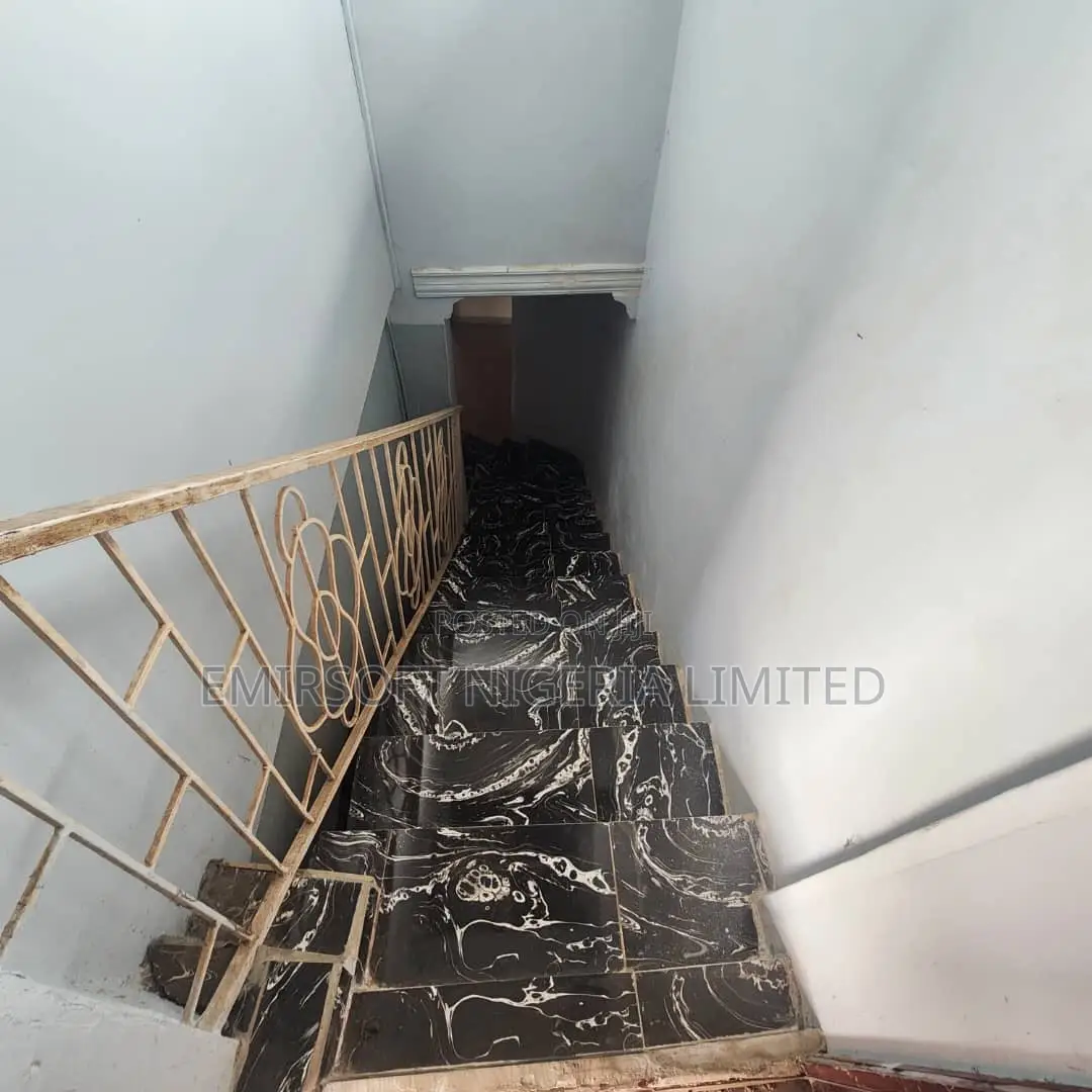Furnished 5bdrm Duplex in Ologuneru for sale in Ologuneru
