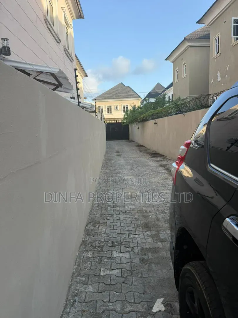 3bdrm Duplex in Ikota Villa for rent in Ikota