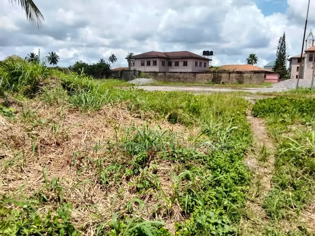 For Sale : 2 1⁄2 Plots With a Warehouse Bungalows at Trans Amadi. in Trans Amadi