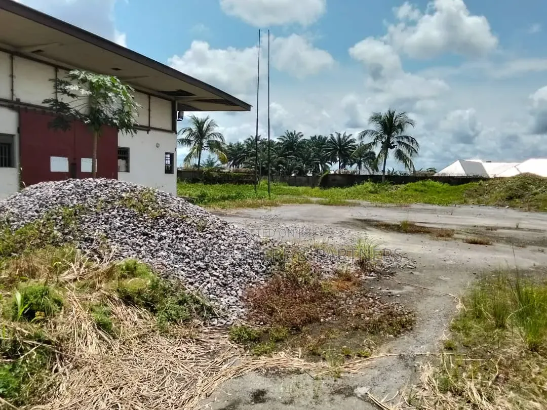 For Sale : 2 1⁄2 Plots With a Warehouse Bungalows at Trans Amadi. in Trans Amadi