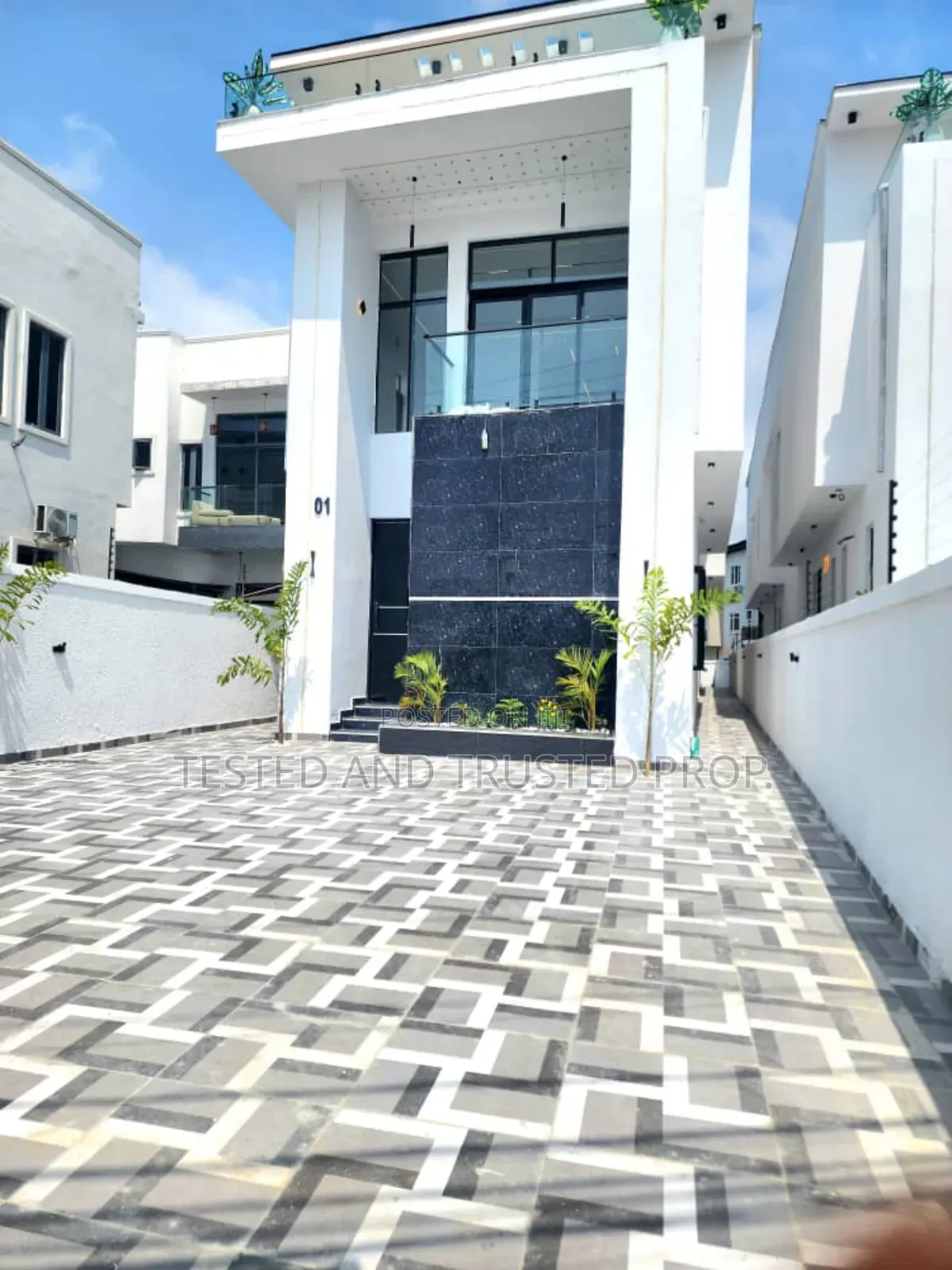 5bdrm Duplex in Orchid, Chevron for sale in Chevron