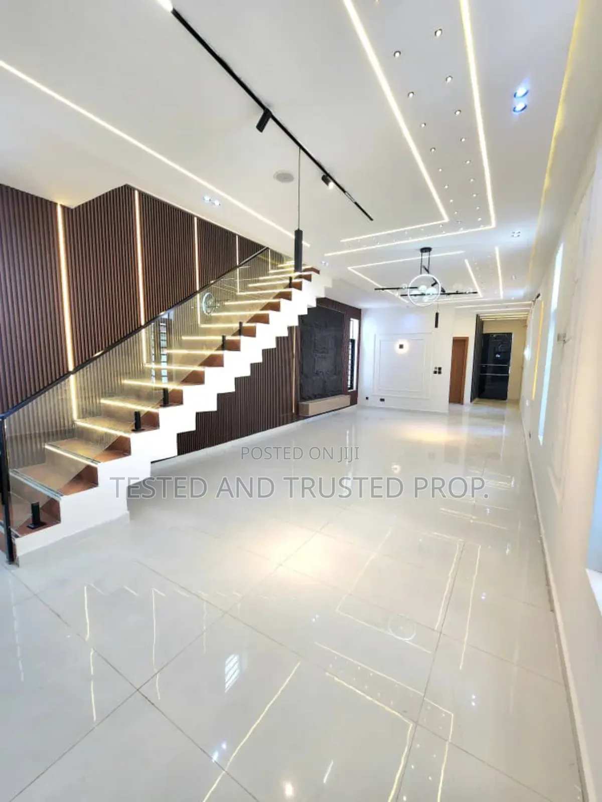 5bdrm Duplex in Orchid, Chevron for sale in Chevron