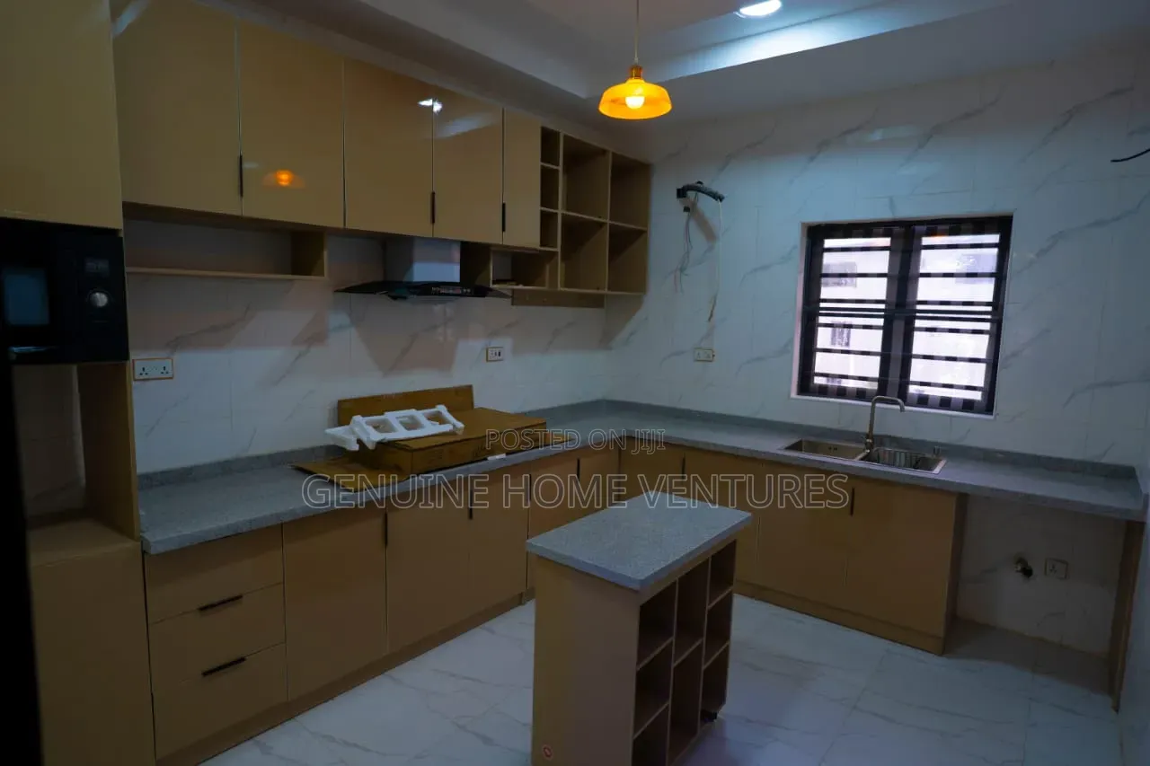 4bdrm Duplex in Orchid, Chevron for sale in Chevron