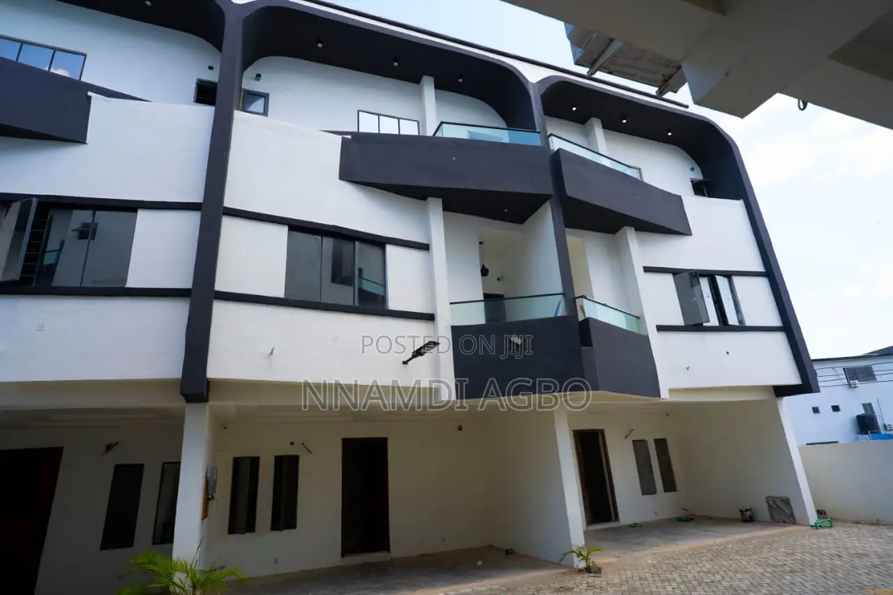 4bdrm Duplex in Chevron for sale in Chevron