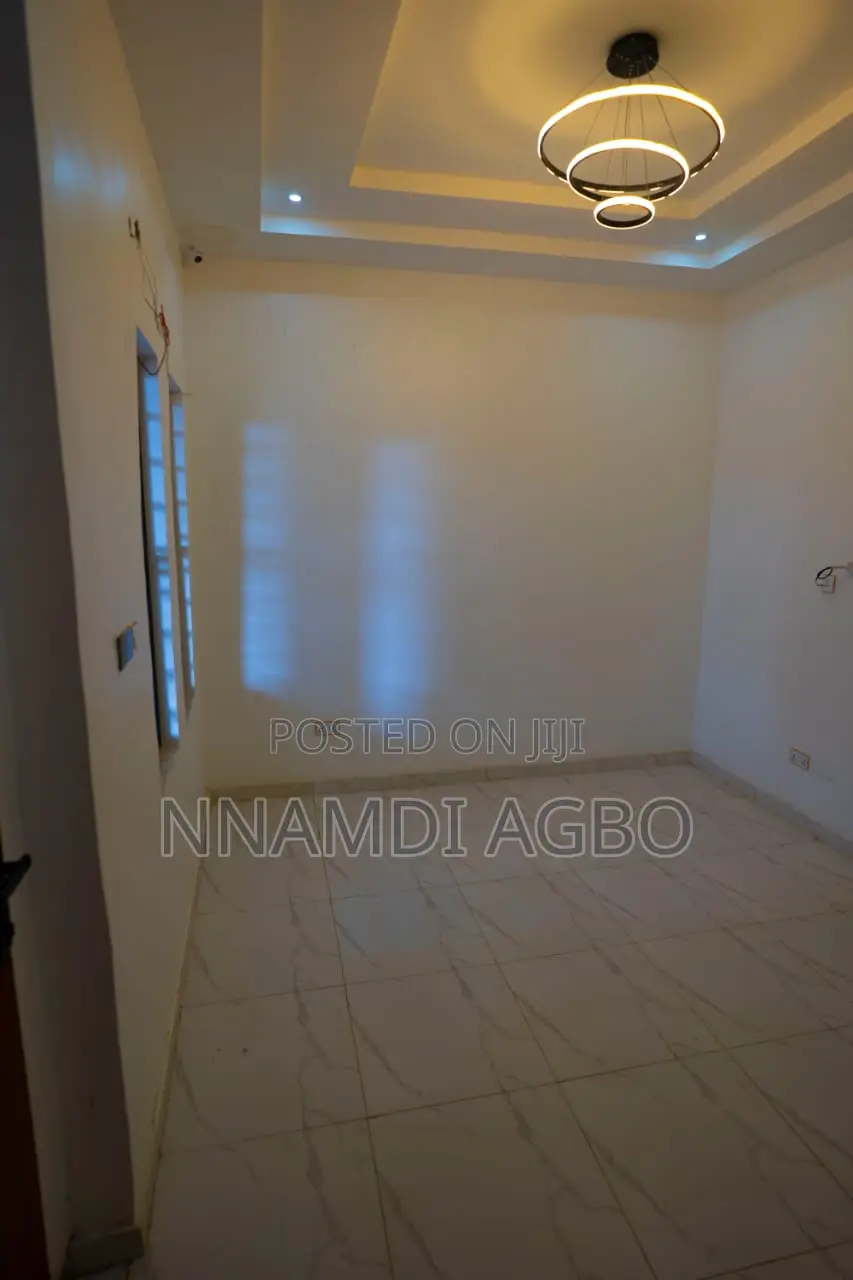 4bdrm Duplex in Chevron for sale in Chevron