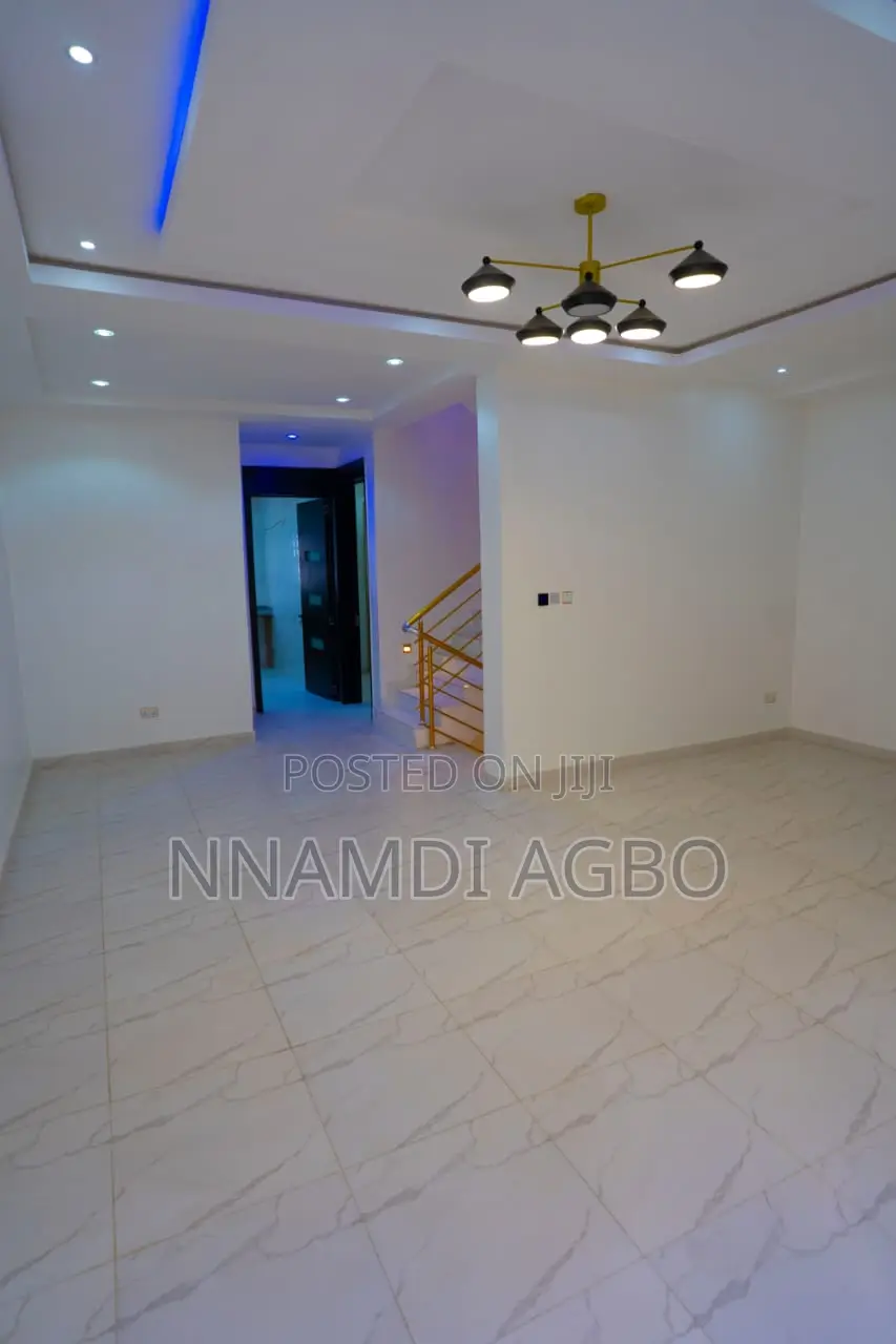 4bdrm Duplex in Chevron for sale in Chevron