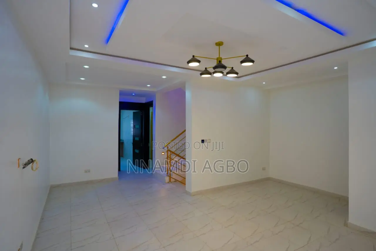 4bdrm Duplex in Chevron for sale in Chevron