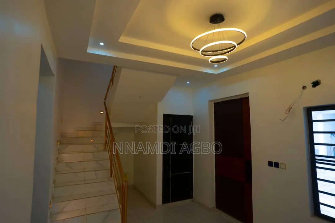 4bdrm Duplex in Chevron for sale in Chevron