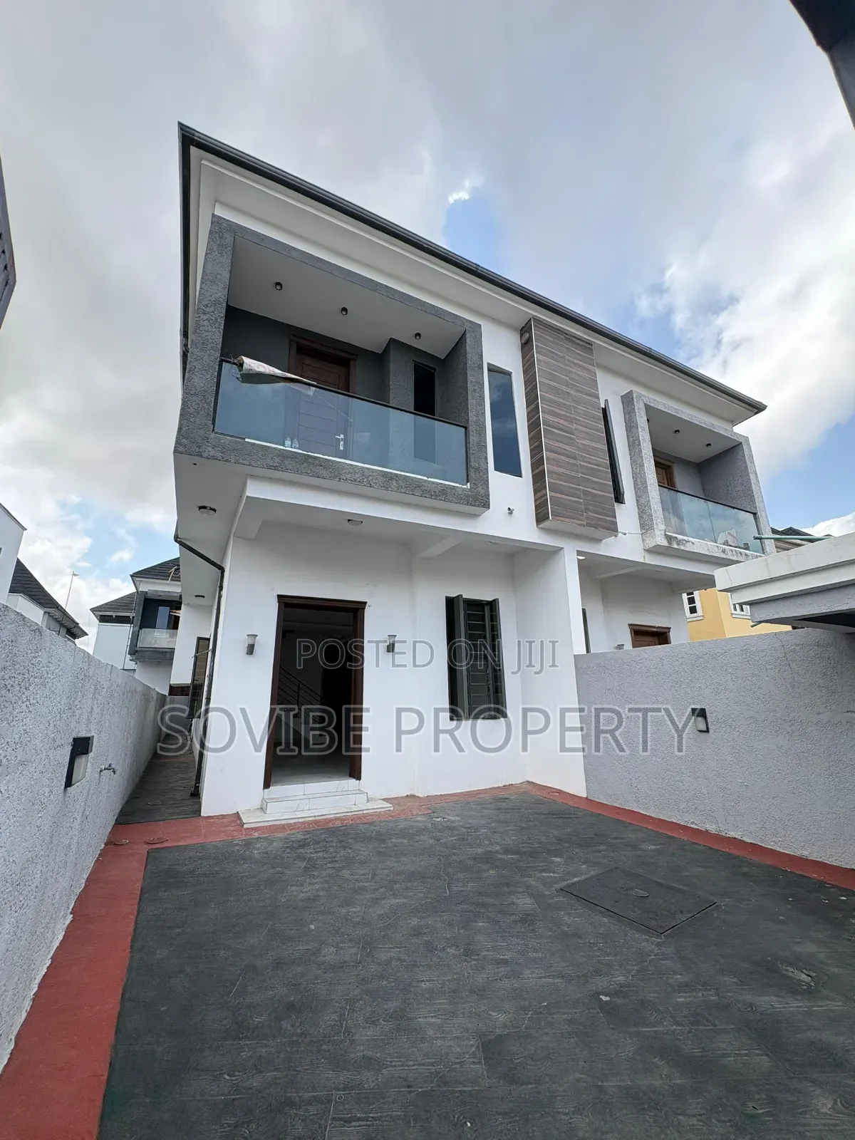Furnished 4bdrm Duplex in Chevron for sale in Chevron