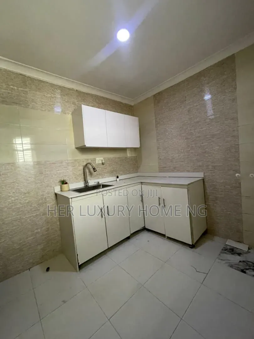 1bdrm Room & Parlour in Chevron, Lekki for rent in Lekki