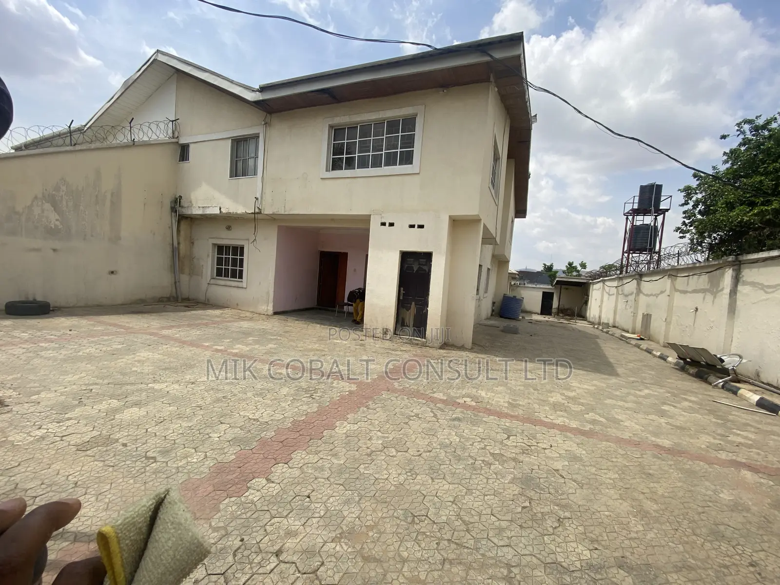 4bdrm Duplex in 32 Crescent, Gwarinpa for sale in Gwarinpa