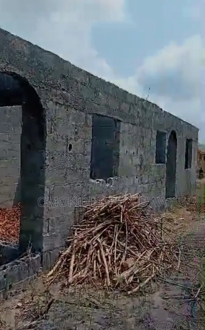 3bdrm Block of Flats in Aradagun for sale in Aradagun