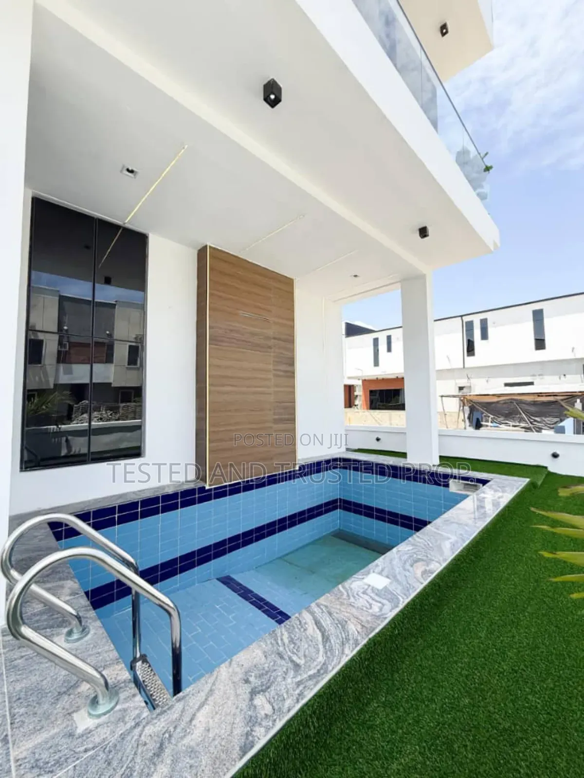 5bdrm Mansion in Chevron for sale in Chevron