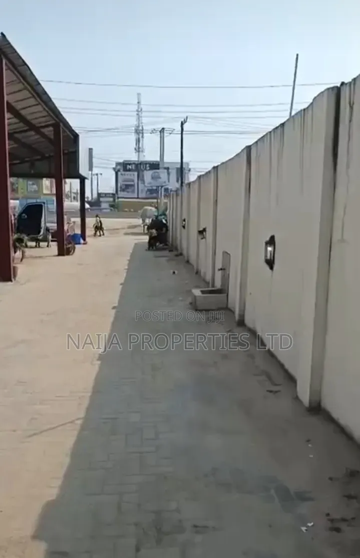Shop Space Directly on the Express Way at Ajiwe, Ajah for Lease in Ajiwe