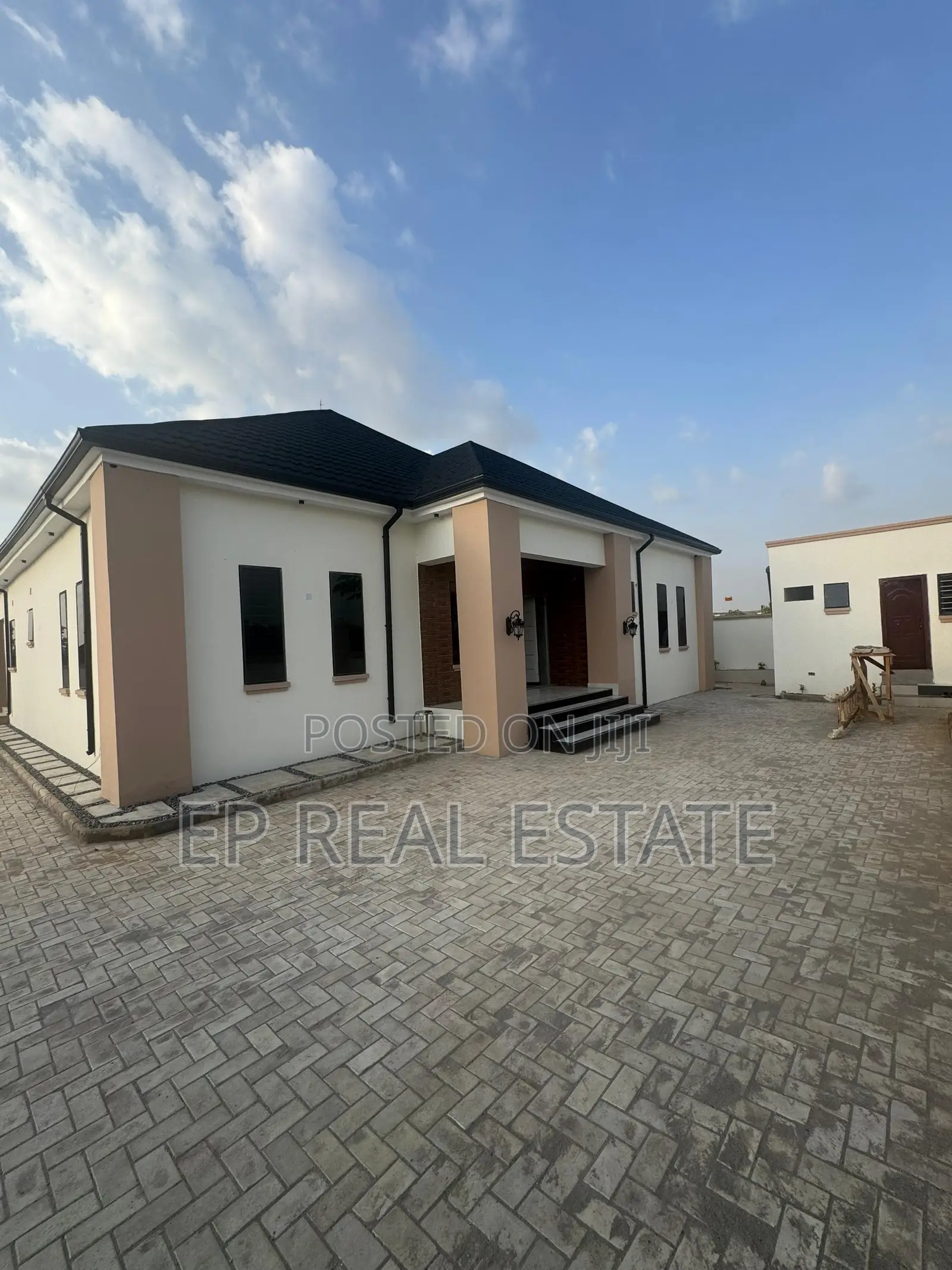 3bdrm Bungalow in Dakwo District for sale in Dakwo District