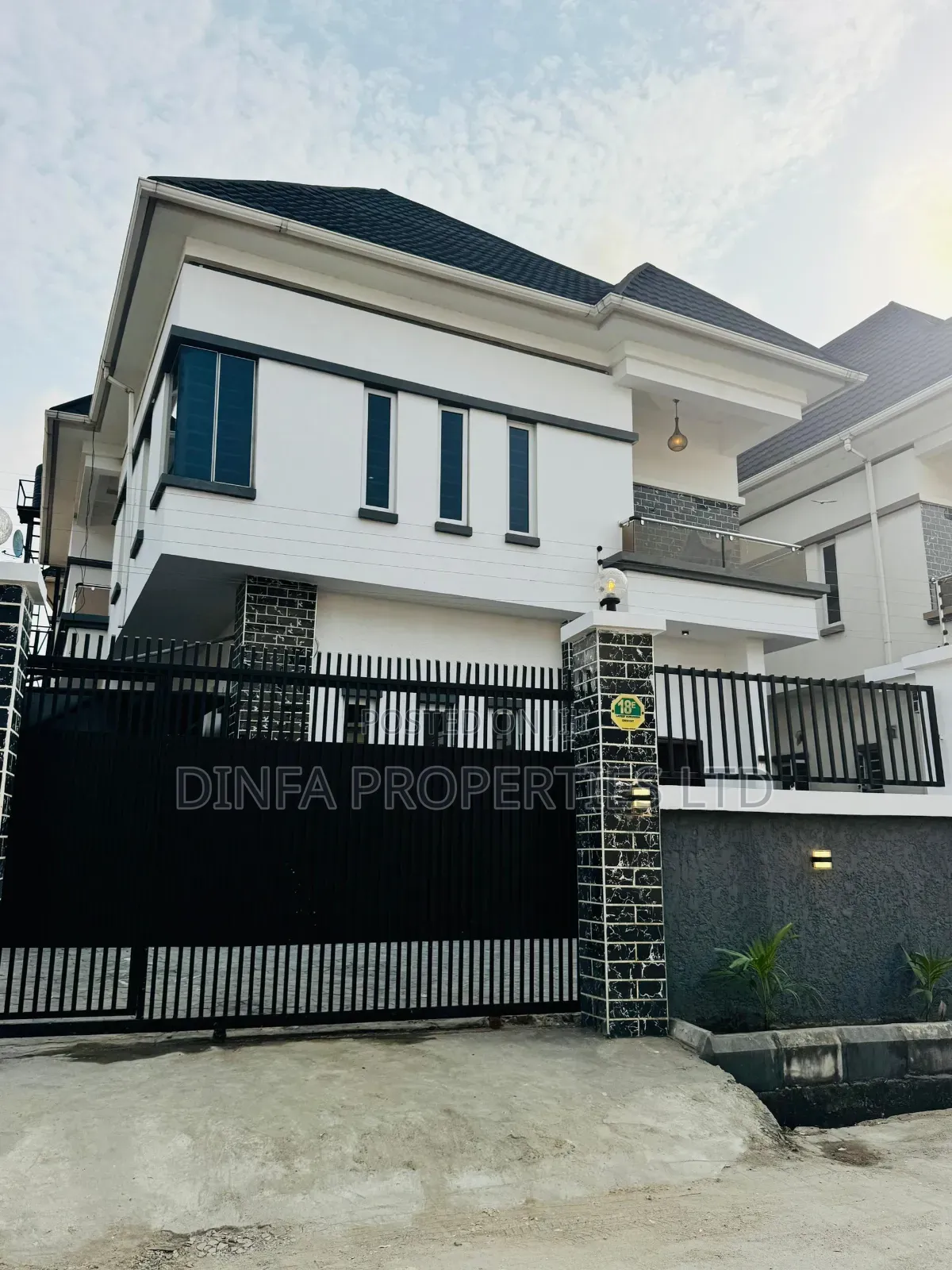4bdrm Duplex in Thomas Estate for sale in Thomas Estate