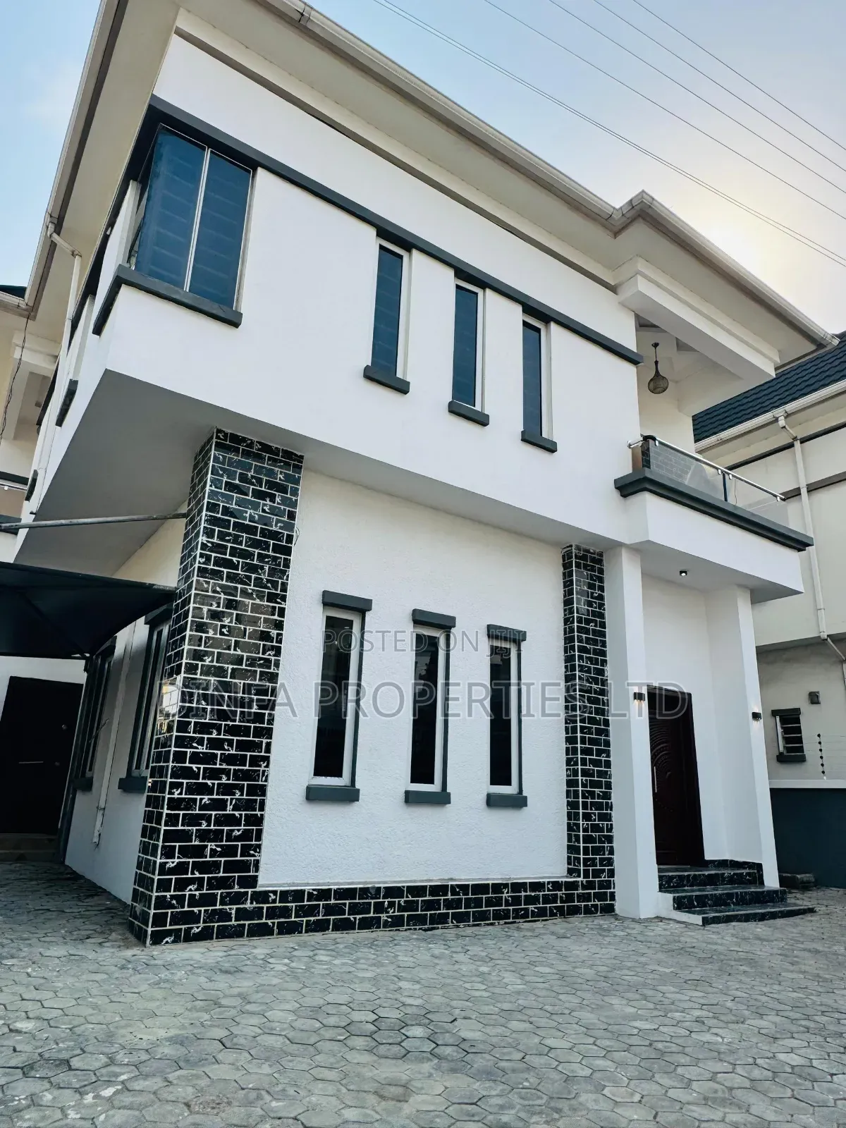 4bdrm Duplex in Thomas Estate for sale in Thomas Estate