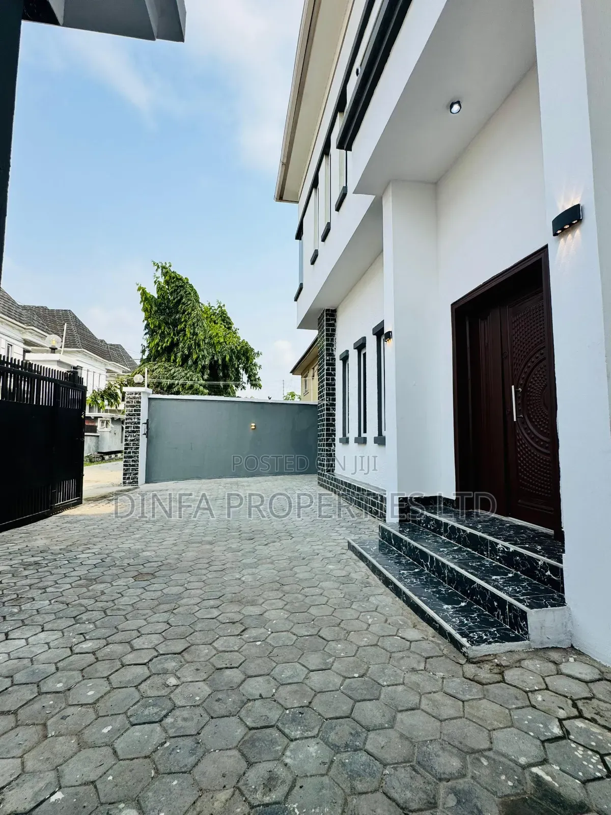 4bdrm Duplex in Thomas Estate for sale in Thomas Estate