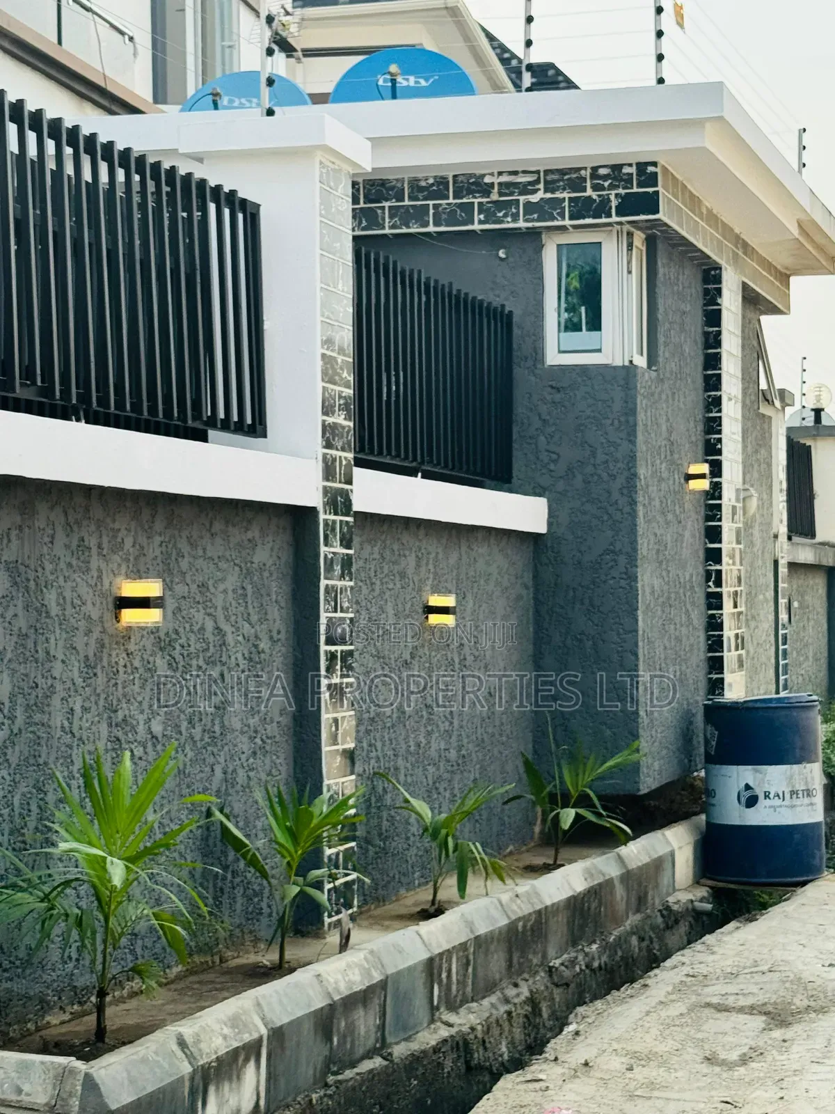 4bdrm Duplex in Thomas Estate for sale in Thomas Estate