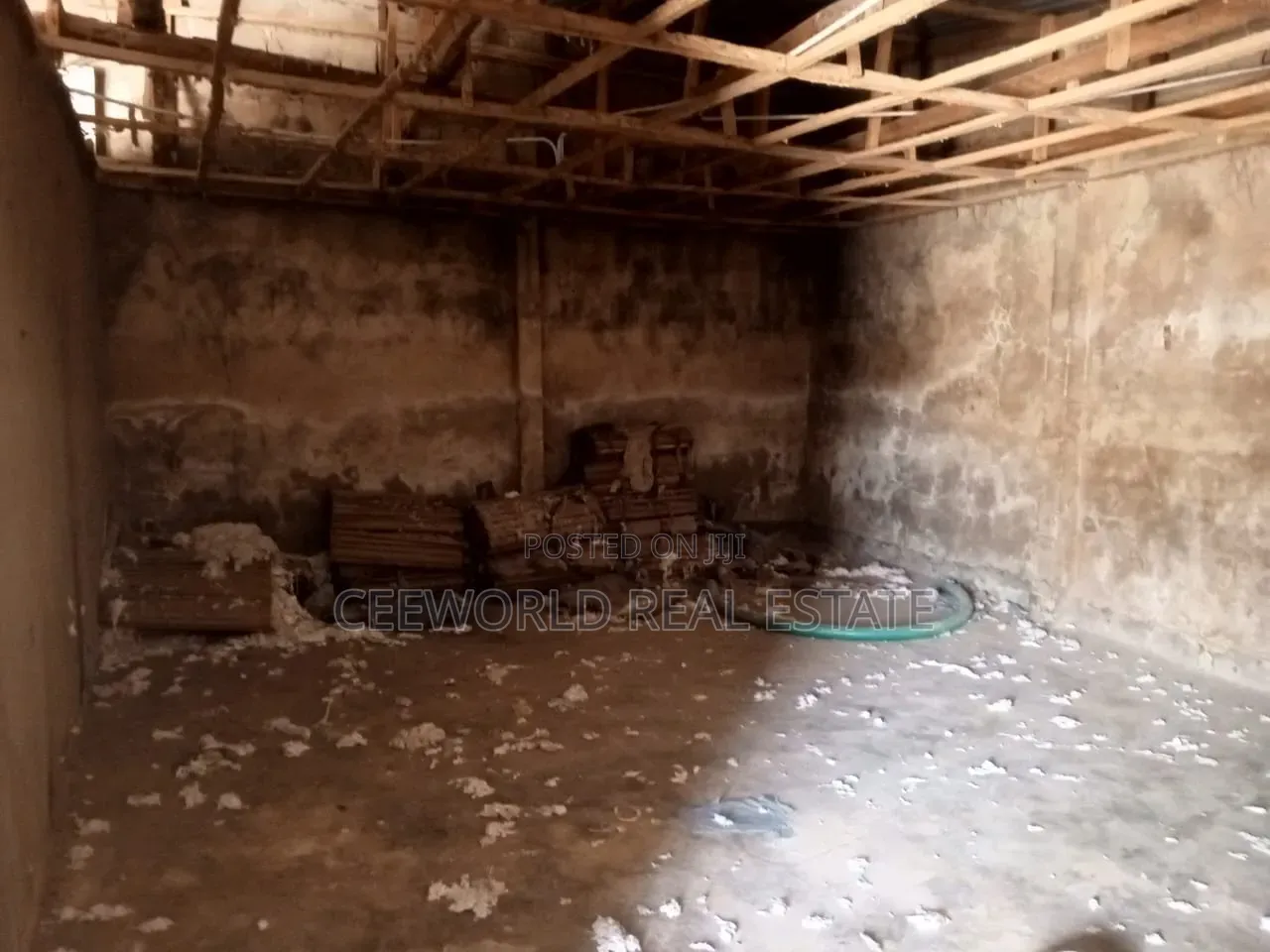 400sqm of Ware House at Bakatari Off Abeokuta Road Off Apata Ibadan in Apata
