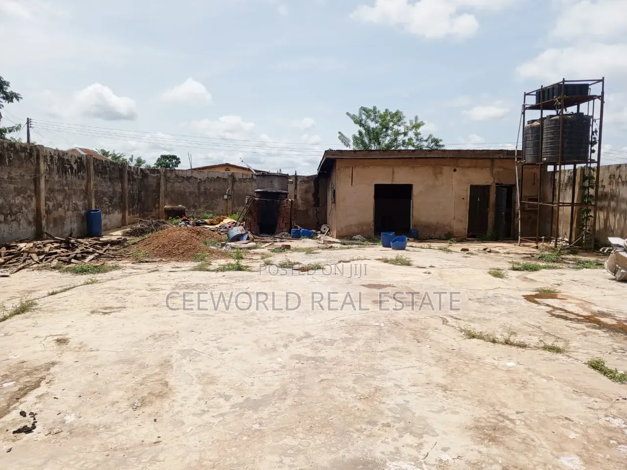 400sqm of Ware House at Bakatari Off Abeokuta Road Off Apata Ibadan in Apata