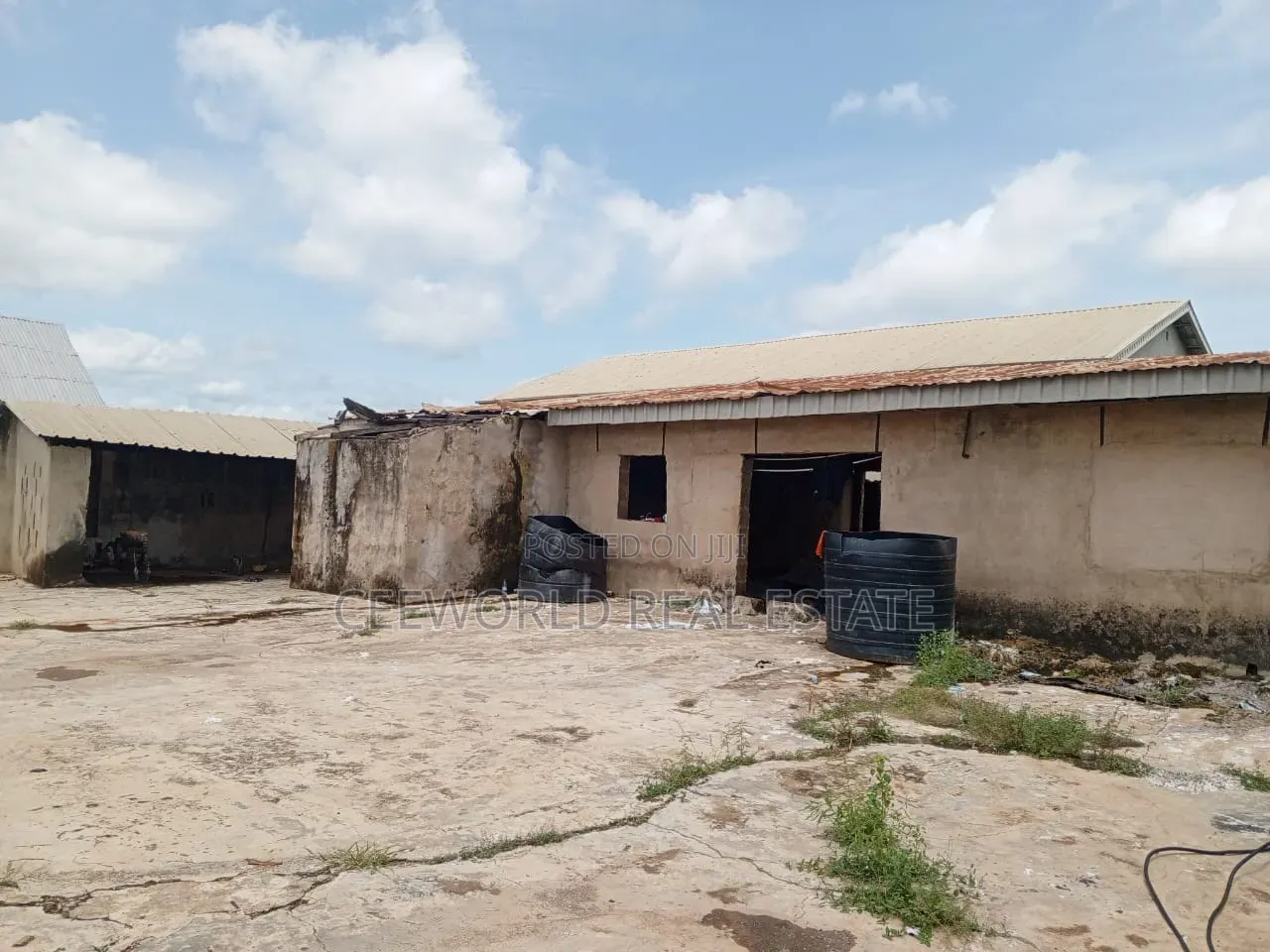 400sqm of Ware House at Bakatari Off Abeokuta Road Off Apata Ibadan in Apata