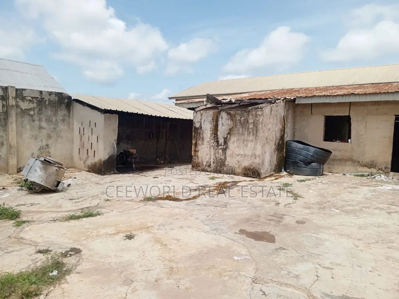400sqm of Ware House at Bakatari Off Abeokuta Road Off Apata Ibadan in Apata